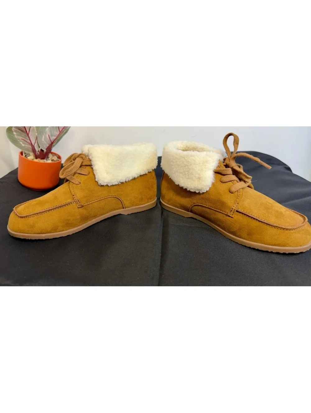 Boys size 13 Gap faux suede lace up chukka boots